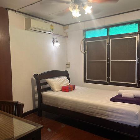 Tata Guesthouse 치앙마이 외부 사진