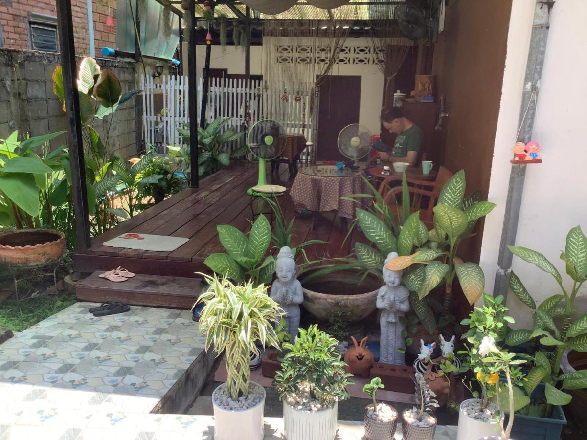 Tata Guesthouse 치앙마이 외부 사진