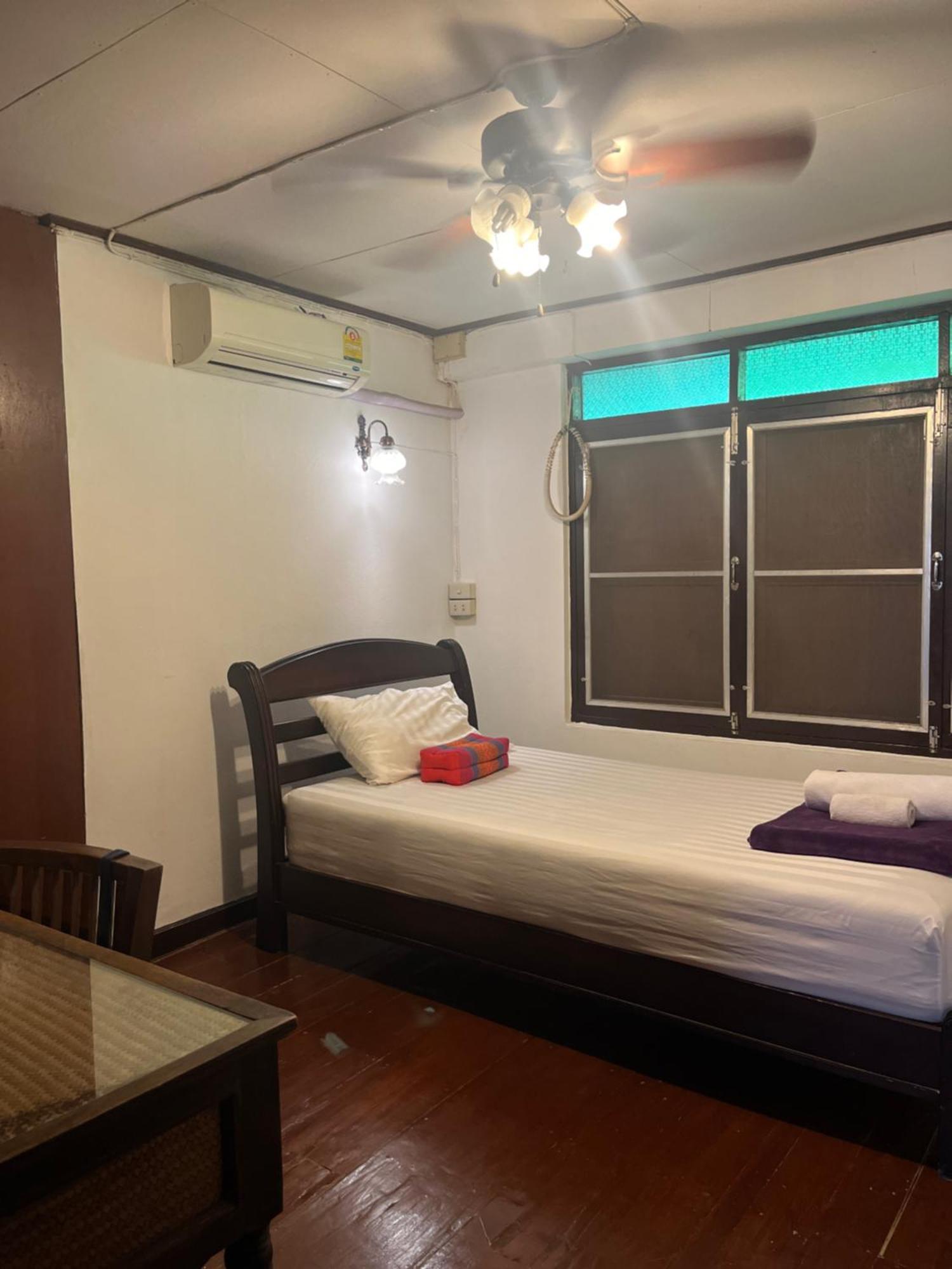 Tata Guesthouse 치앙마이 외부 사진